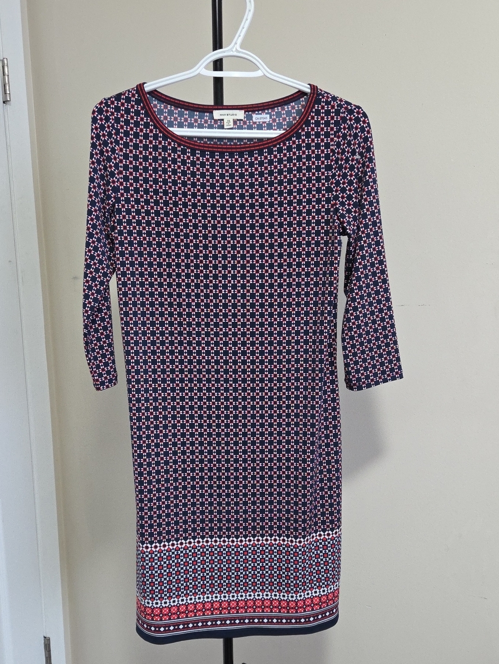 Max Studio Navy and Red Printed Long Sleeve Shift Dress